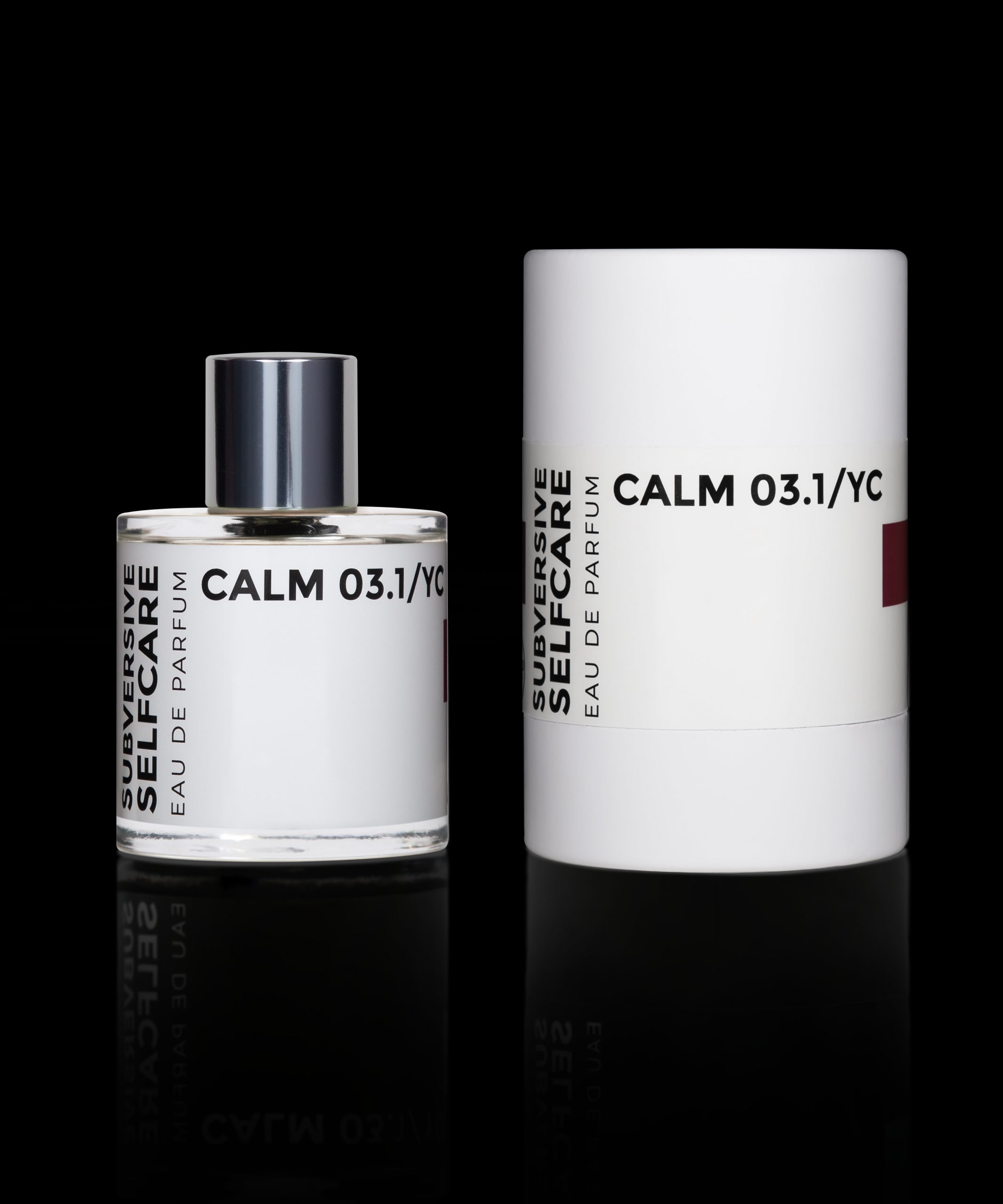 Atelier PMP Eau de Parfum Nischenduft Calm 03.1/YC, Flakon und Verpackung vor schwarzem Hintergrund. Produktabbildung.